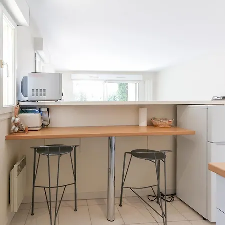 Charming & Bright Flat With Ac Garden 300m And Closed Garage - Benakey